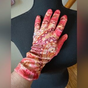 Paisley velvet gloves